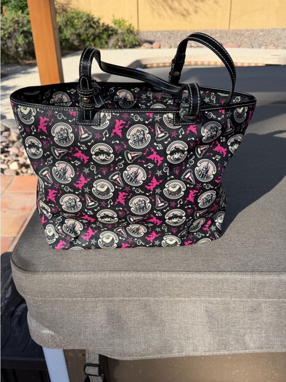 Dooney &Bourke world four park icon tote 2016 - Picture 4 of 5